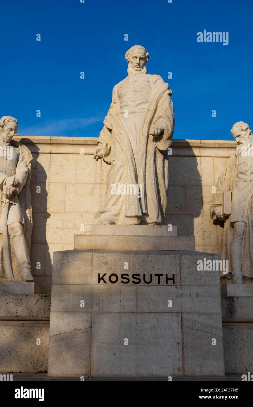 Statue des ungarischen Präsidenten, Lajos Kossuth, Quadrat, Winter in Budapest, Ungarn. Dezember 2019 Stockfoto