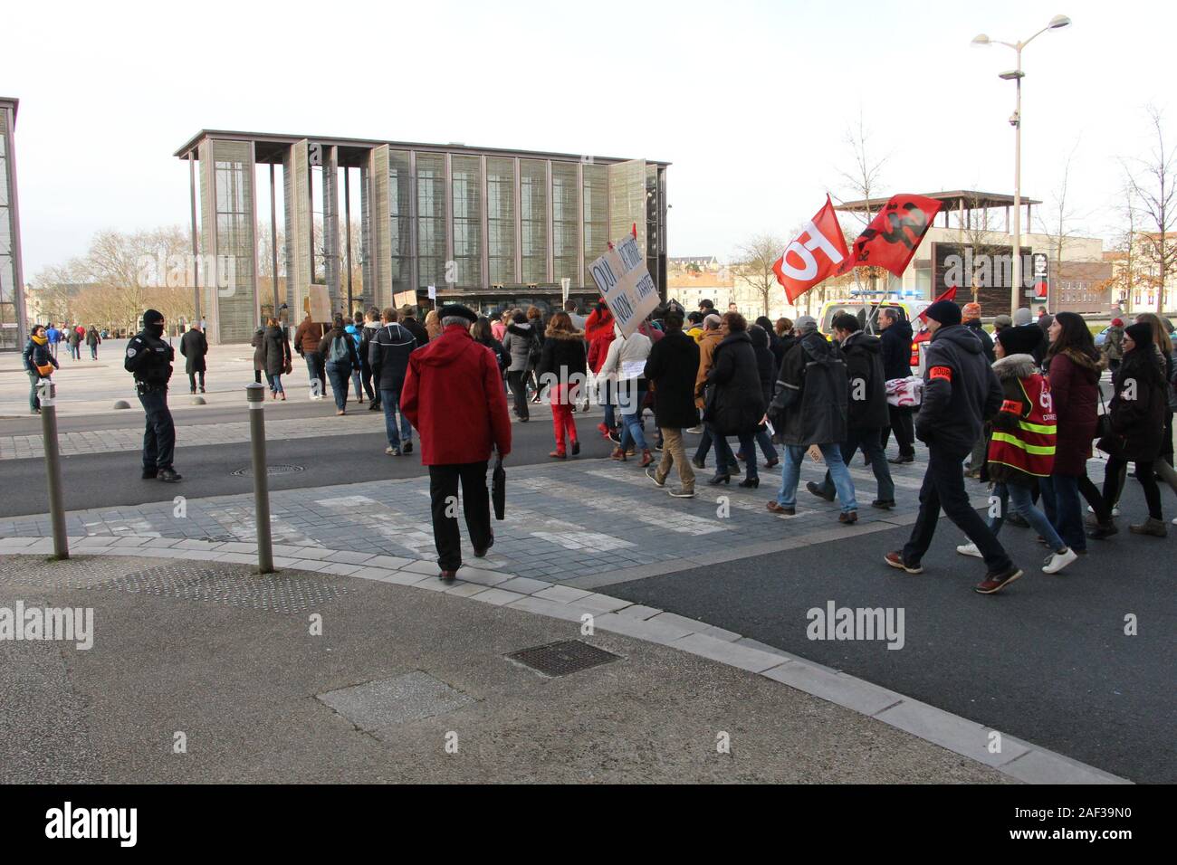 Médicine Praktikanten in den Streik für die erste trat 3500 gegen die Rentenreform Demonstranten an der Großen Manifestation Place de la Brèche. Union sprechen Stockfoto