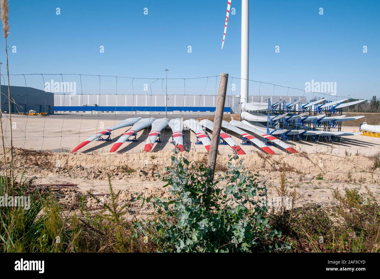Riesige Rotorblätter für Versand und Installation bei RiaBlades (senvion) Fabrikgelände, Soza, Portugal bereit. Stockfoto
