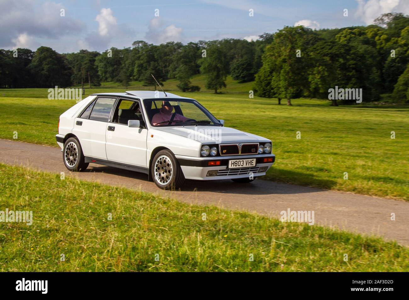 1991 90s weiß Lancia Delta Integrale; Klassische Autos, historics, geschätzt, alte Timer, Sammlerstück restauriert vintage Veteran Rallye-Auto, Fahrzeuge von gestern Ankunft für die Mark Woodward historischen Auto-Veranstaltung in Leighton Hall, Carnforth, Großbritannien Stockfoto