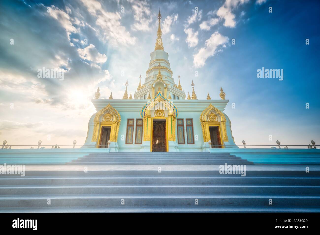 Saen Suk/Chon Buri District/Chon Buri/Thailand/November 17, 2019: Wat Saensuk Suthi Wararam. Lernen Quellen, das Sammeln von Überzeugungen nach Stockfoto