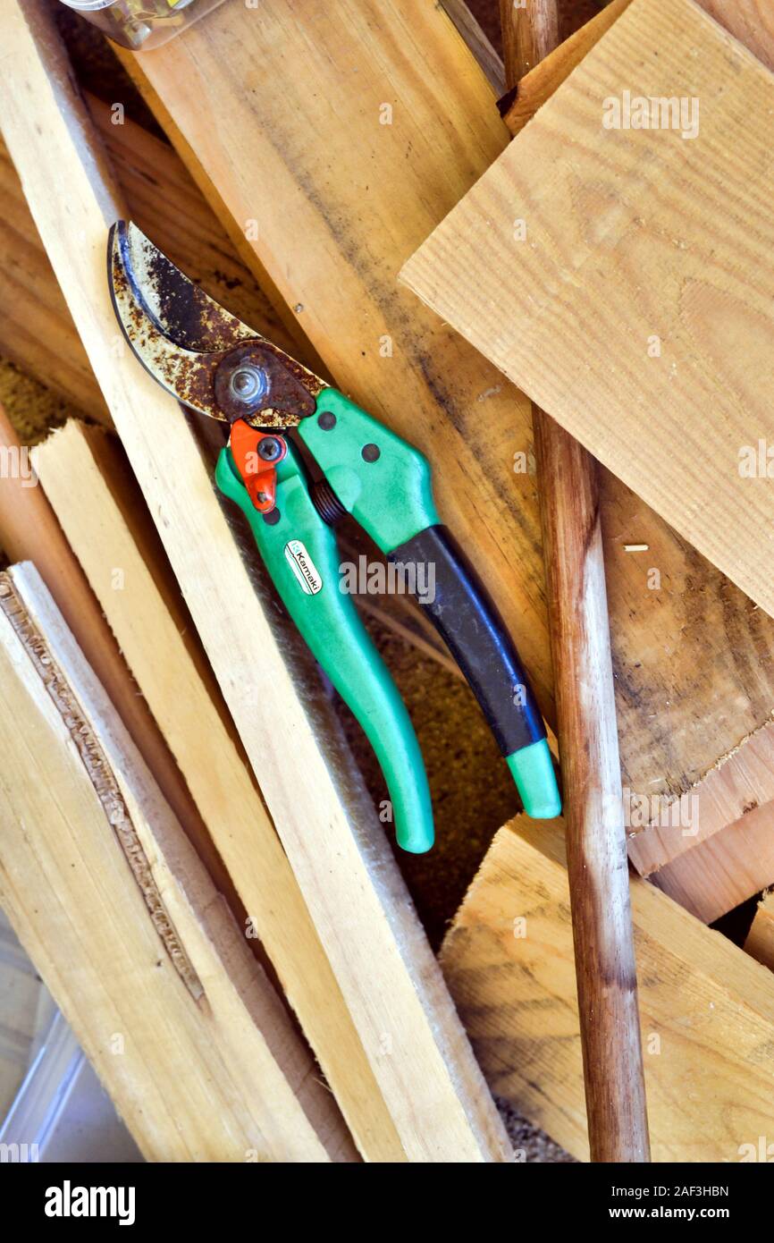 Verschiedene Werkzeuge und Anlagen für die Holzbearbeitung Stockfoto