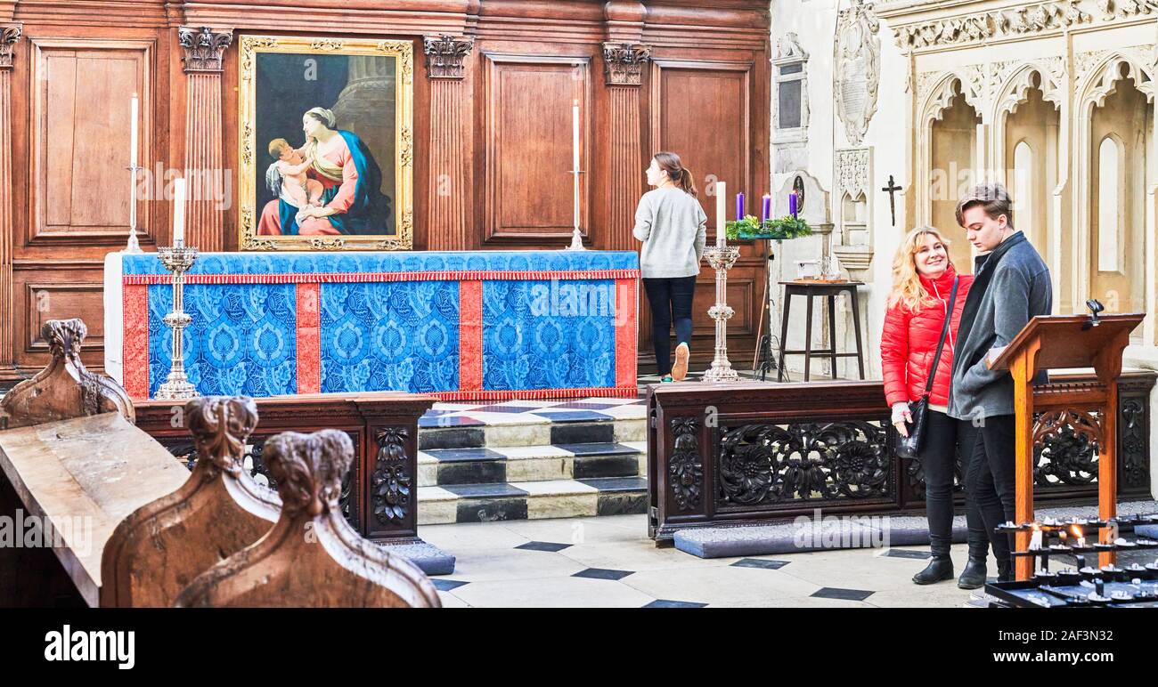 Altar und Kanzel an der Universität Oxford Kirche, St. Maria, der Jungfrau, England. Stockfoto