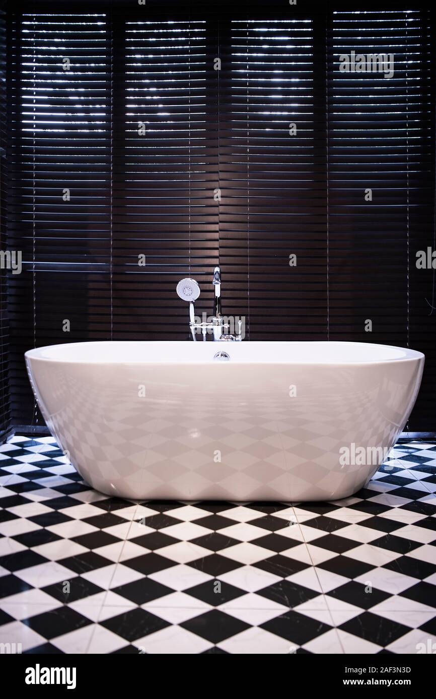 Großer Badewanne im Luxus Hotel Stockfoto