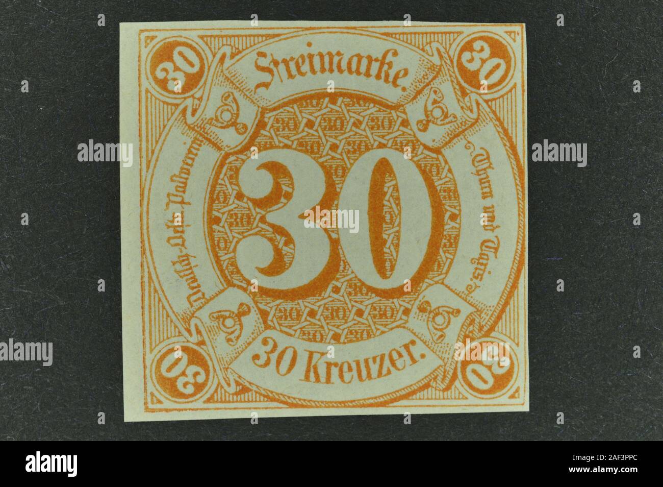 Alte deutsche Briefmarke (Thurn und Taxis) 30 Kreuzer ab 1859 Stockfoto