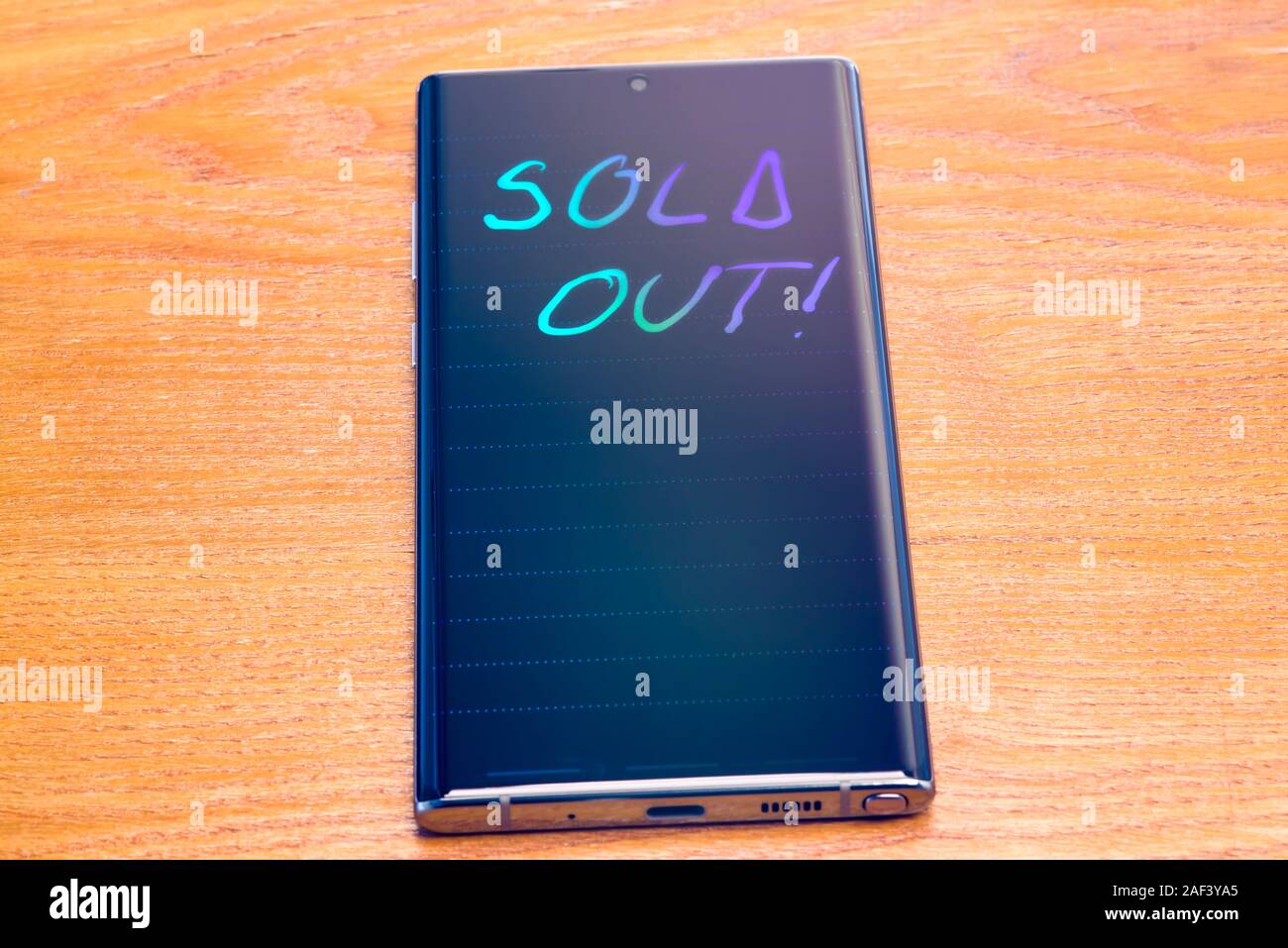 PIATRA Neamt, Rumänien - November 25, 2019: Ausverkauft Nachricht auf Samsung Galaxy 10. Stockfoto