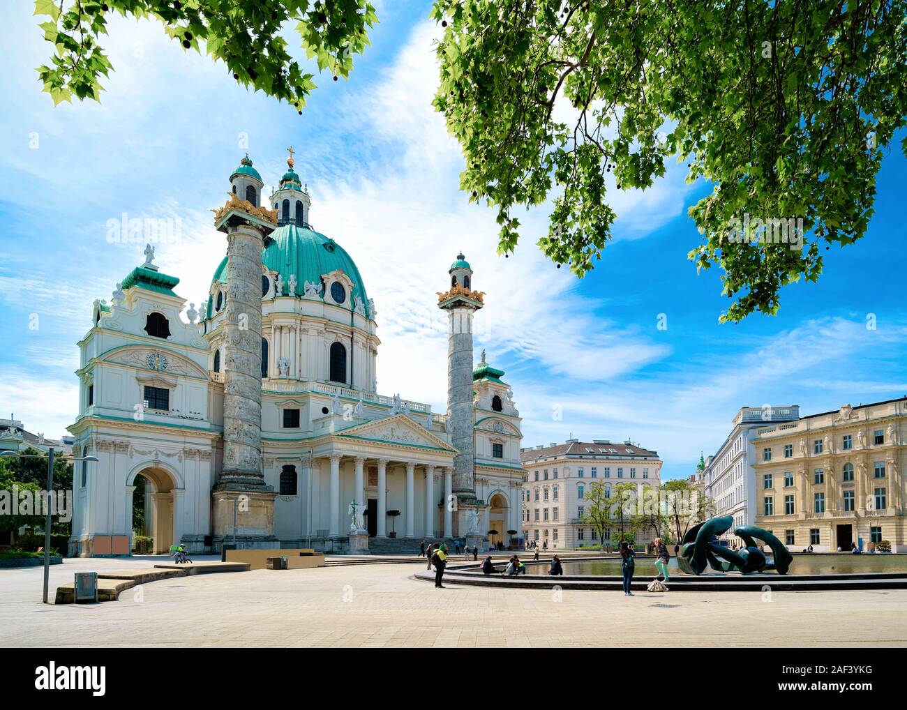 Karlskirche Am Karlsplatz In Wien Osterreich Stockfotografie Alamy