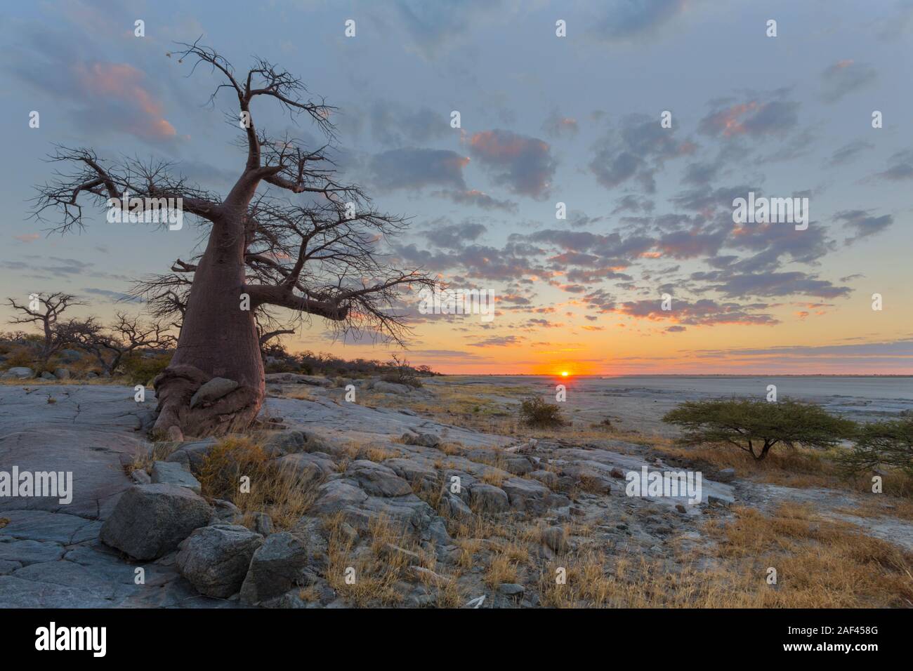 Sonnenuntergang bei Kubu Insel Stockfoto