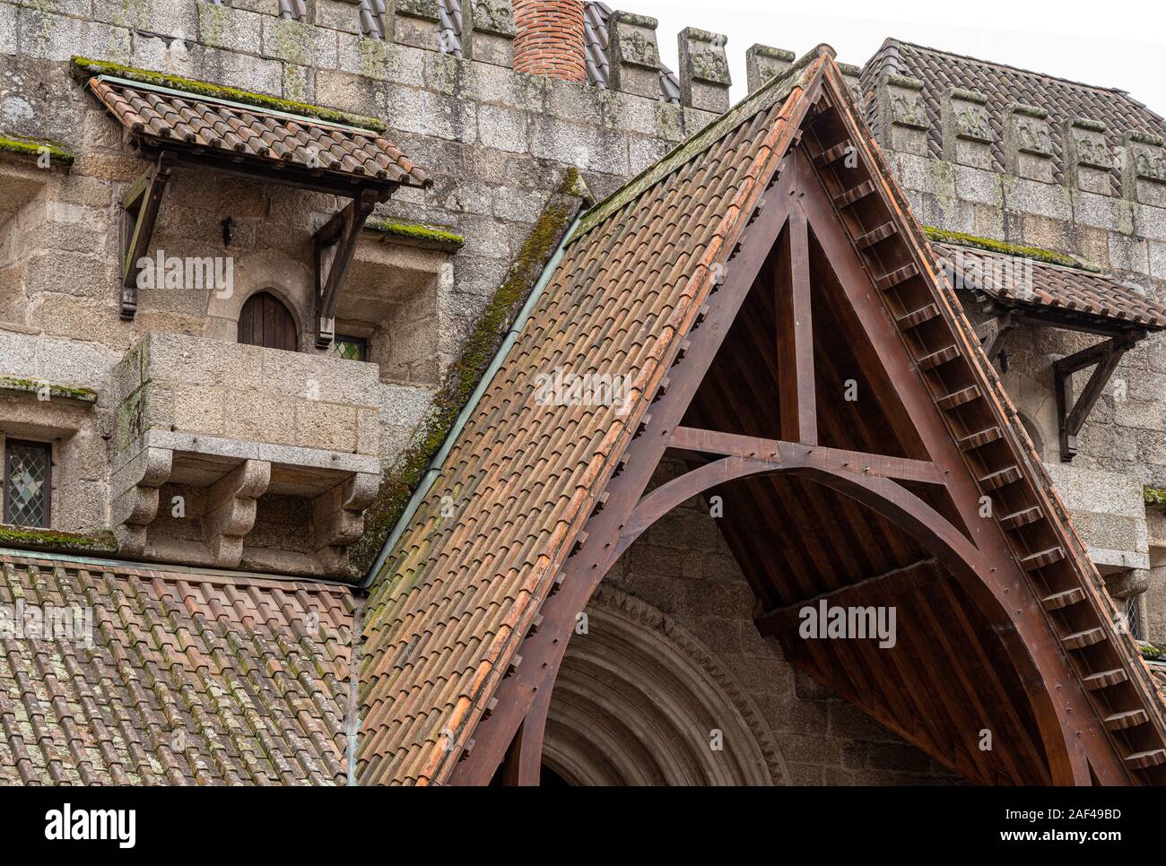 Details für kleine Türen und Dächer in den Palast der Herzöge von Braganza in Guimaraes in Nordportugal Stockfoto