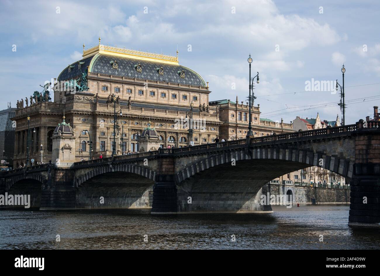 Das Nationaltheater in Prag wird als alma mater der tschechischen Oper bekannt und als nationales Denkmal der tschechischen Geschichte und Kunst. Stockfoto