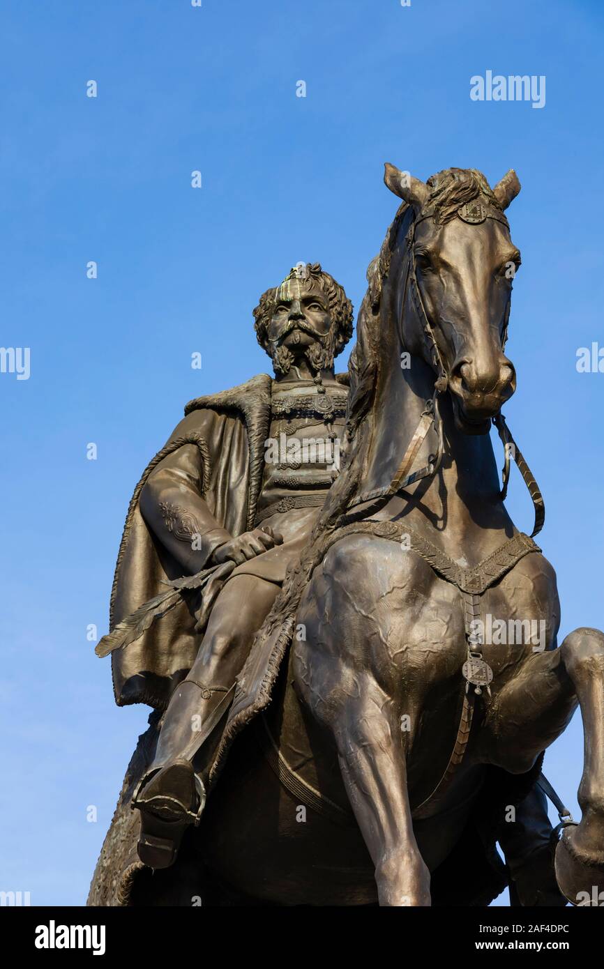 Statue des ehemaligen Premierministers, Graf Gyula Andrássy, ausserhalb des ungarischen Parlaments, Winter in Budapest, Ungarn. Dezember 2019 Stockfoto