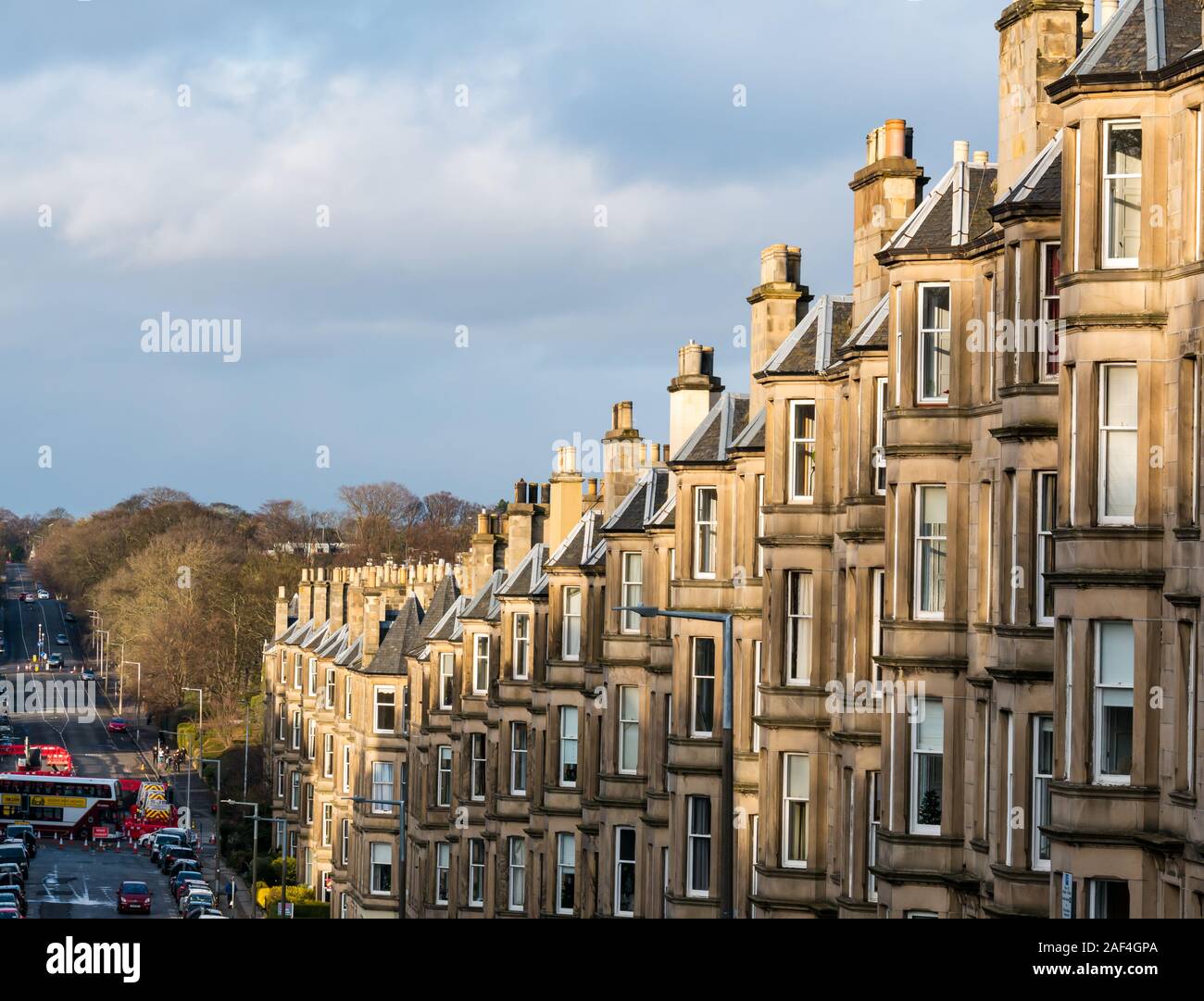 Traditionelle Wohnungen oder Mietshaus Terrasse Apartment Gebäuden mit Erker, lieblich Bank Avenue, Stockbridge, Edinburgh, Schottland, Großbritannien Stockfoto