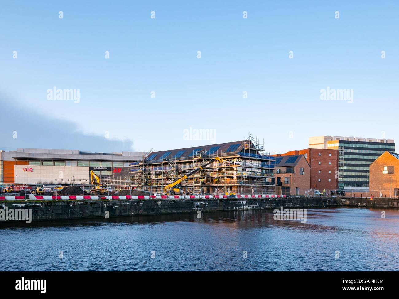 Die Bauarbeiten am Waterfront Plaza Wohnanlage von Cala Wohnungen, Victoria Quay, Leith, Edinburgh, Schottland, Großbritannien Stockfoto