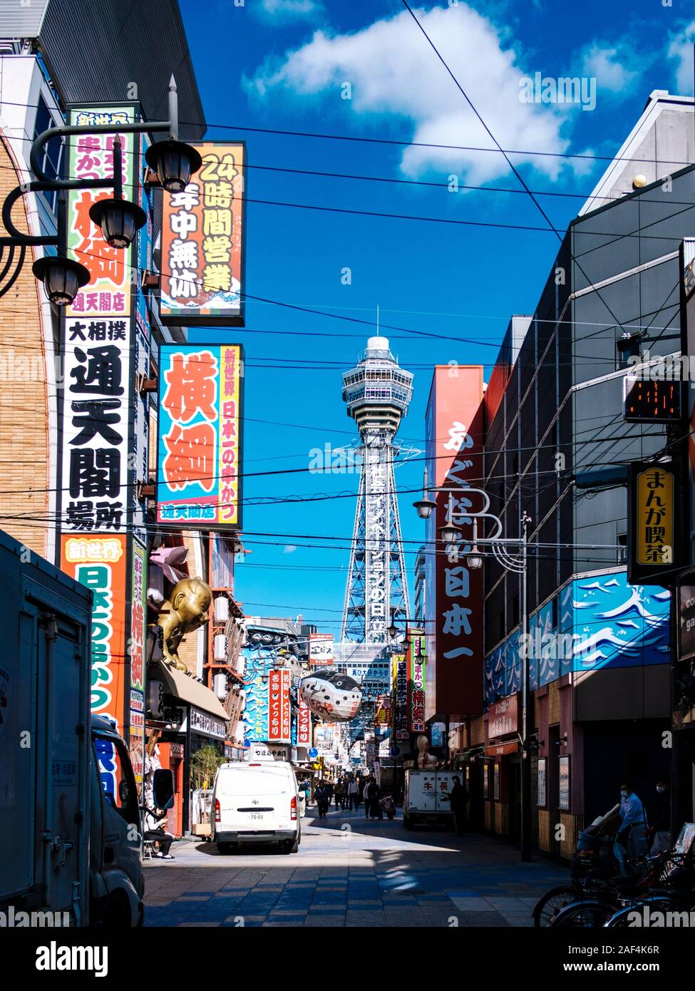 Tsutenkaku Tower in Shinsekai Bezirk, Osaka/Japan Stockfoto