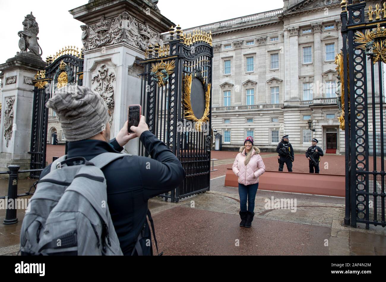 Buckingham Palace, Winter, Touristen, London, Vereinigtes Königreich, Stockfoto