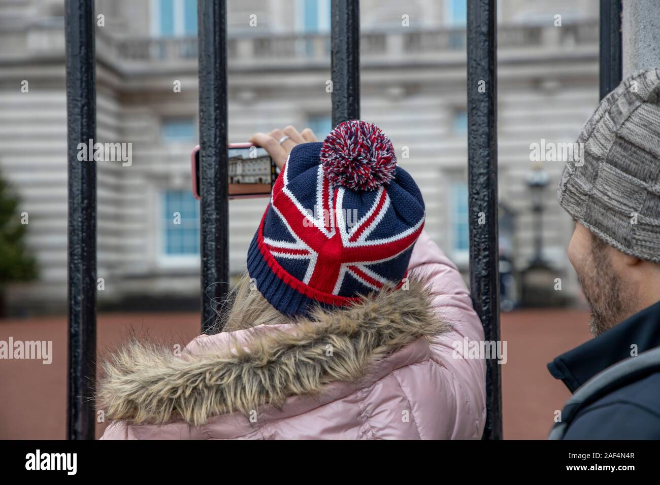 Buckingham Palace, Winter, Touristen, London, Vereinigtes Königreich, Stockfoto