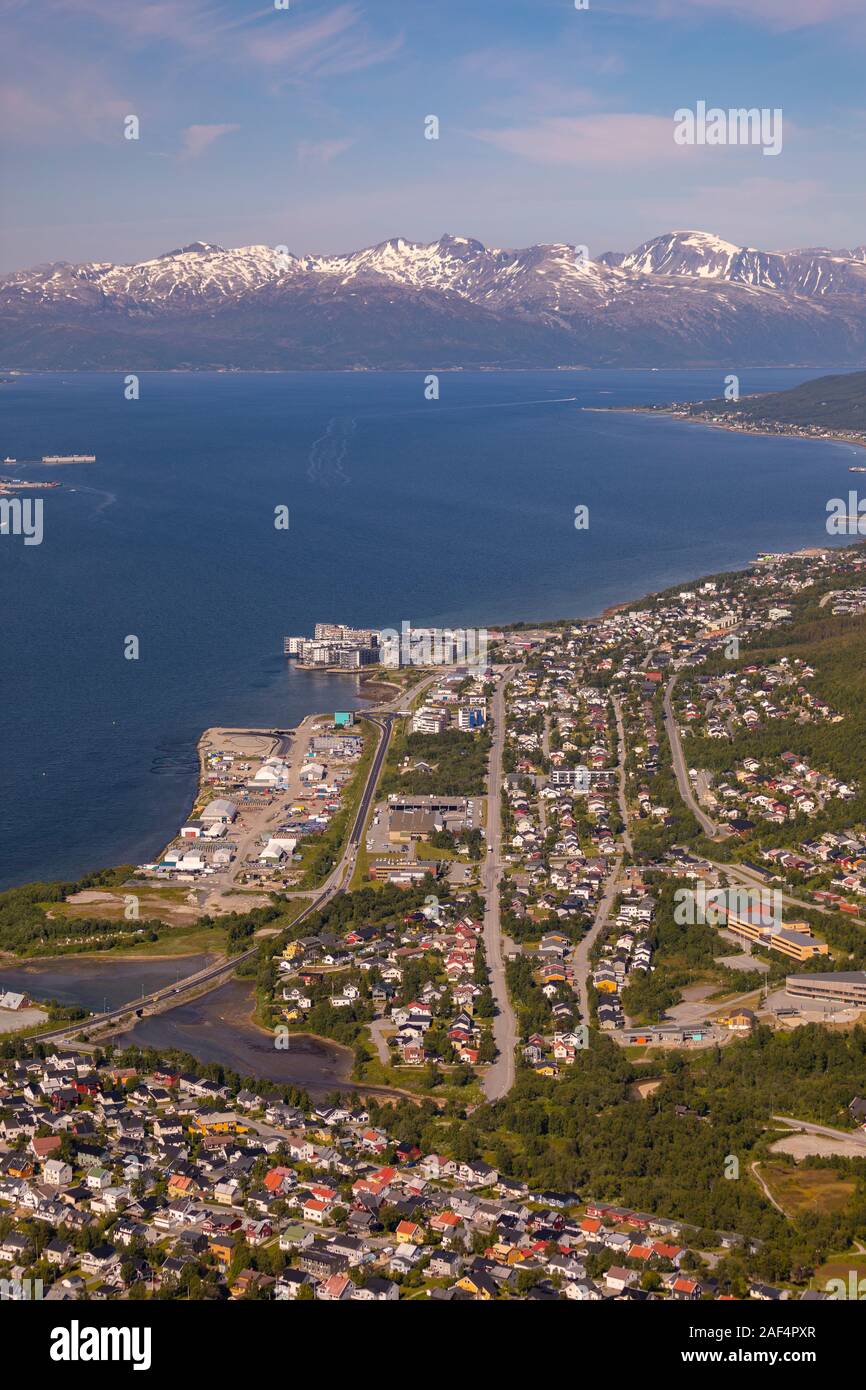 TROMSØ, NORWEGEN - Luftaufnahme von Tromsdale Nachbarschaft. Stockfoto