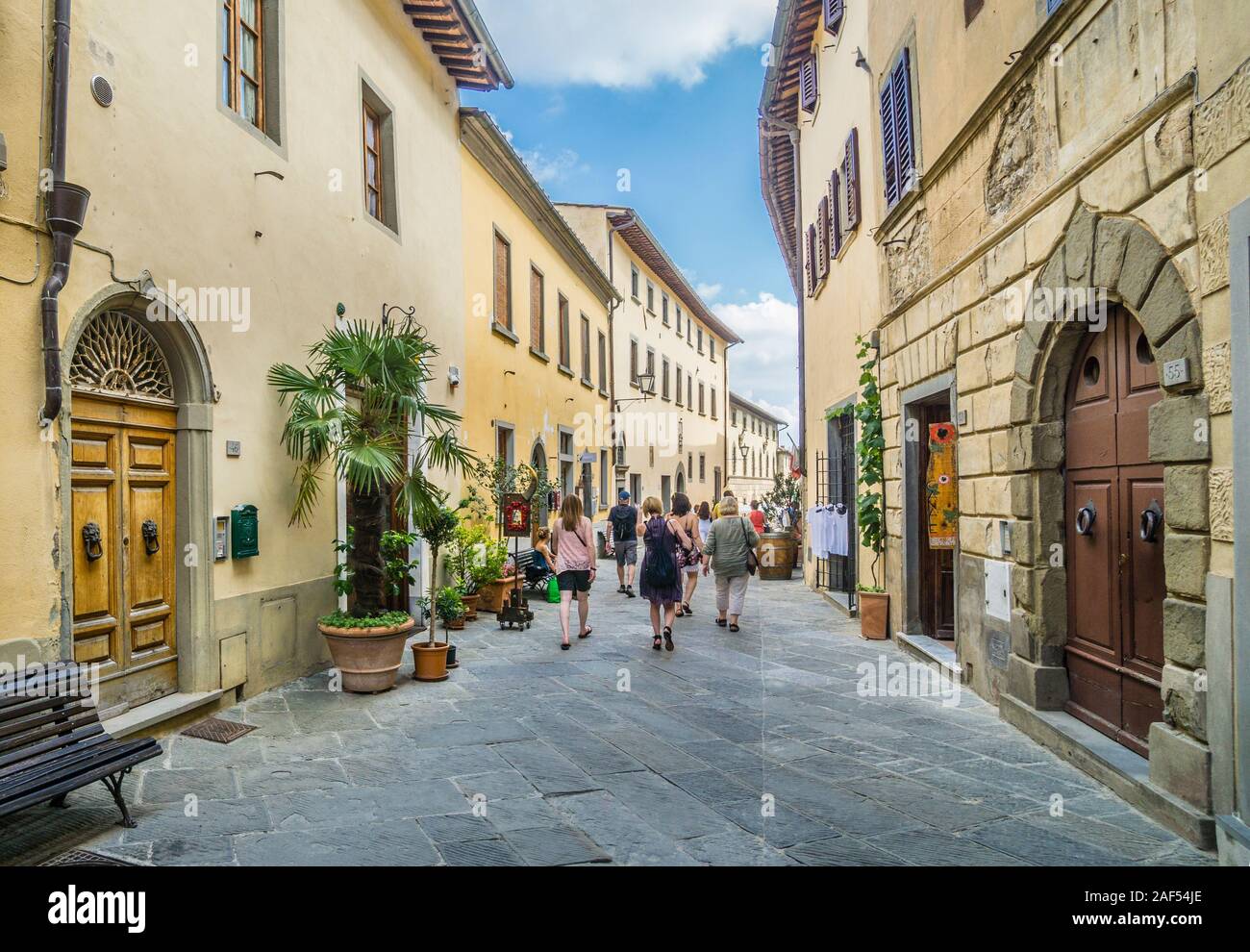 Beliebte Via Ferruccio in mittelalterlichen Castellina in Chianti, in der Provinz von Siena, Toskana, Italien Stockfoto