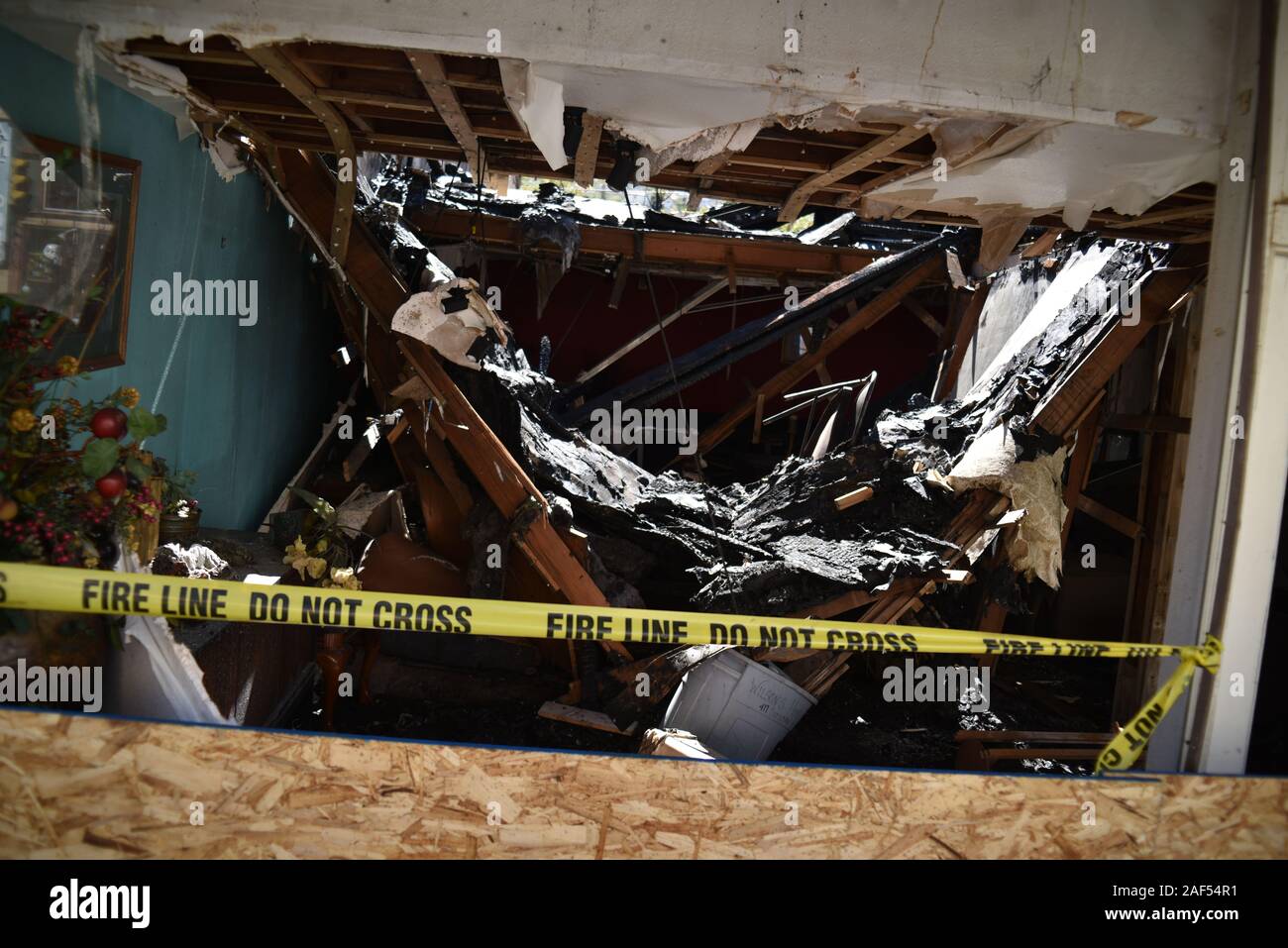 Miami, Florida. Usa 01.10.2019. Am Sept. 19, 2019, Miami der historischen Stadt, 100 Jahre alten Gebäude sind durch einen frühen Morgen Brand zerstört. Stockfoto