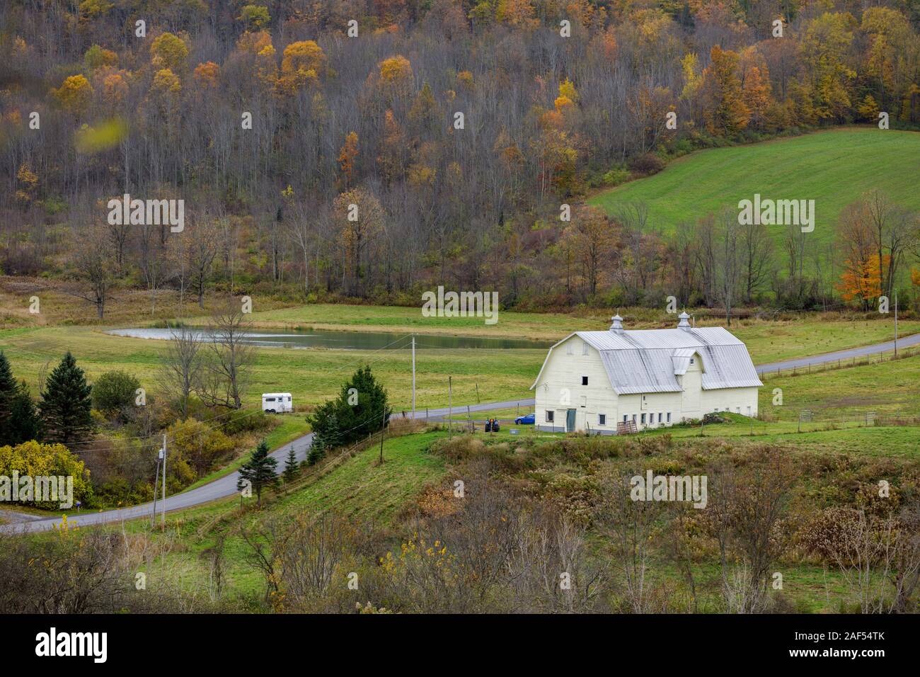 Stattliche Scheune, sutumn im Schoharie Tal des Staates New York, USA. Stockfoto