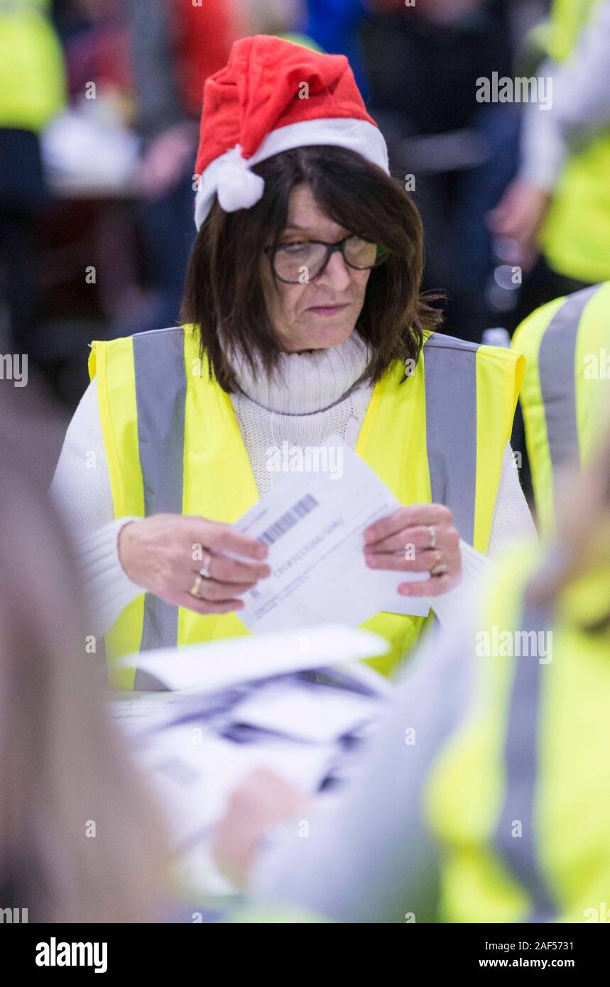 Edinburgh, Vereinigtes Königreich. 12. Dezember 2019 dargestellt: Die Anzahl für die BRITISCHEN allgemeinen Wahl erfolgt an der Royal Highland Centre in Edinburgh. Die Anzahl beinhaltet die fünf Wahlkreise Osten Edinburgh Edinburgh, Edinburgh North & South Leith, Edinburgh, Edinburgh South West und Edinburgh West. Credit: Rich Dyson/Alamy leben Nachrichten Stockfoto