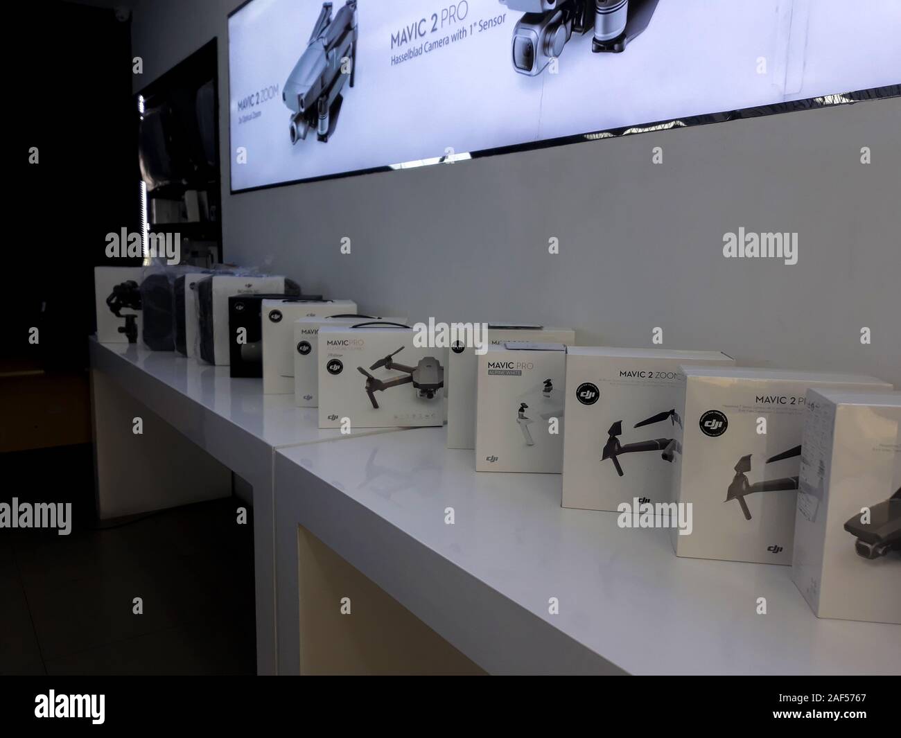 JAKARTA, Indonesien - 13. Dezember 2019: Offizielle DJI store in Jakarta. DJI ist das führende Unternehmen im Bereich der zivilen drone Industrie. Stockfoto