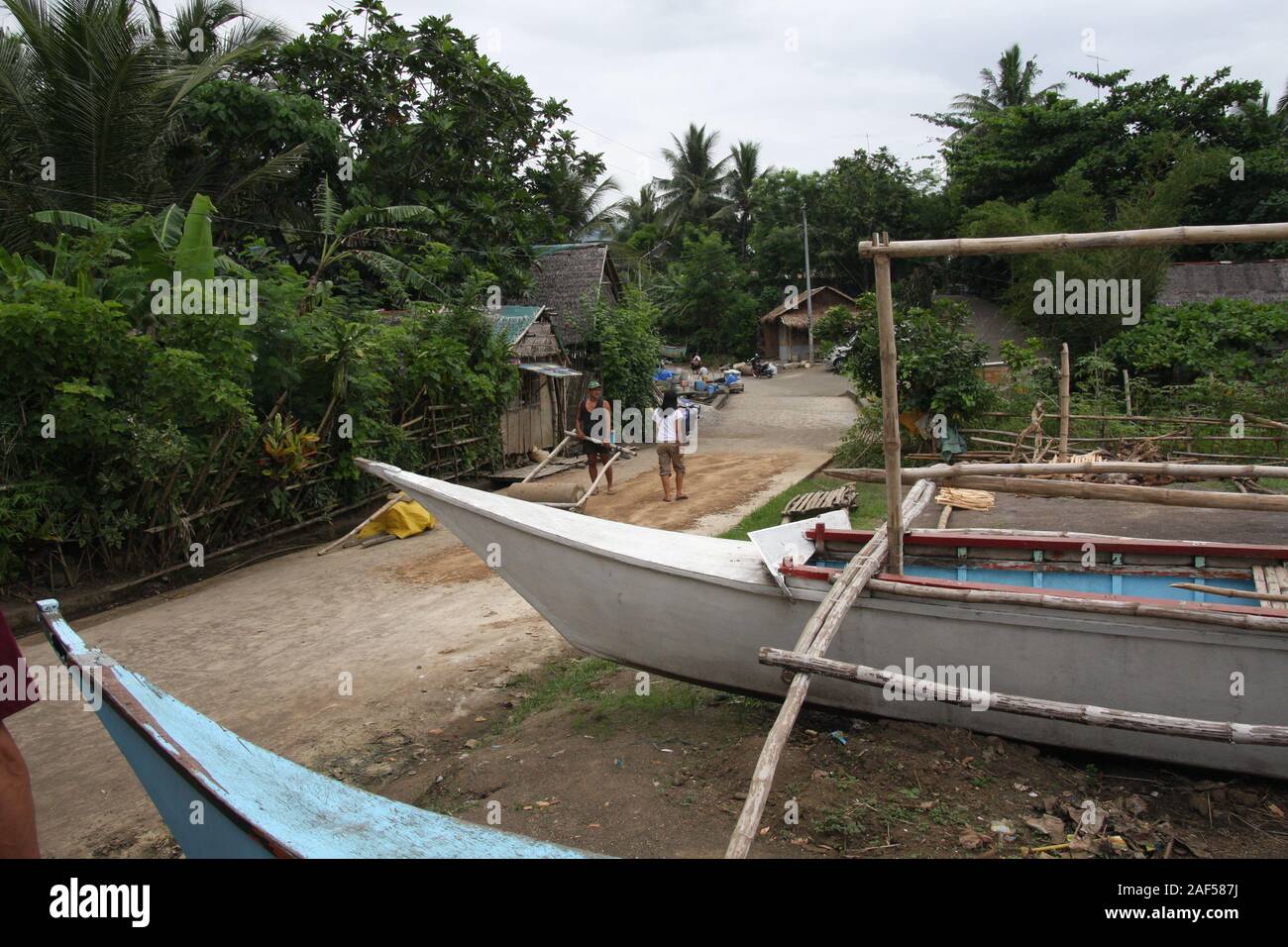 Bangkas (oder Bankas), traditionelle Outrigger Boote aus Holz der Philippinischen handwerklichen Fischer verwendet Stockfoto