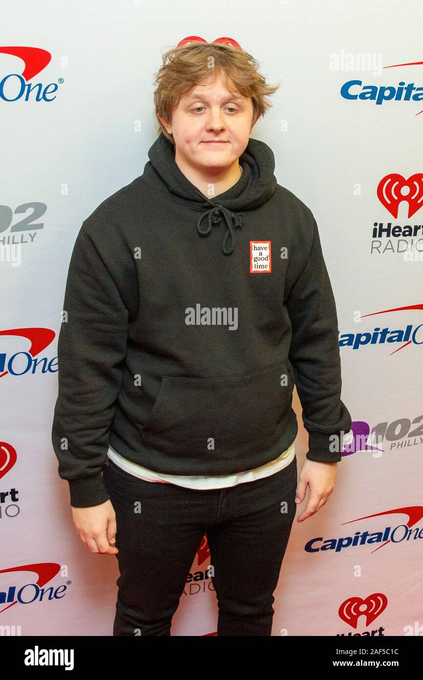 Sänger Lewis Capaldi kommt an der Q102 iHeartRadio Jingle Ball 2019 an der Wells Fargo Center am 11 Dezember, 2019 in Philadelphia, Pennsylvania. Stockfoto