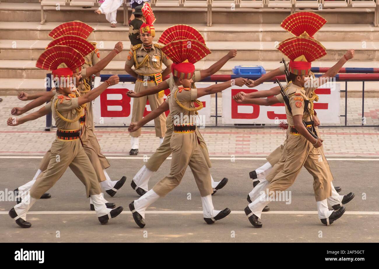 Indische Soldaten in Wagah border Zeremonie Stockfoto