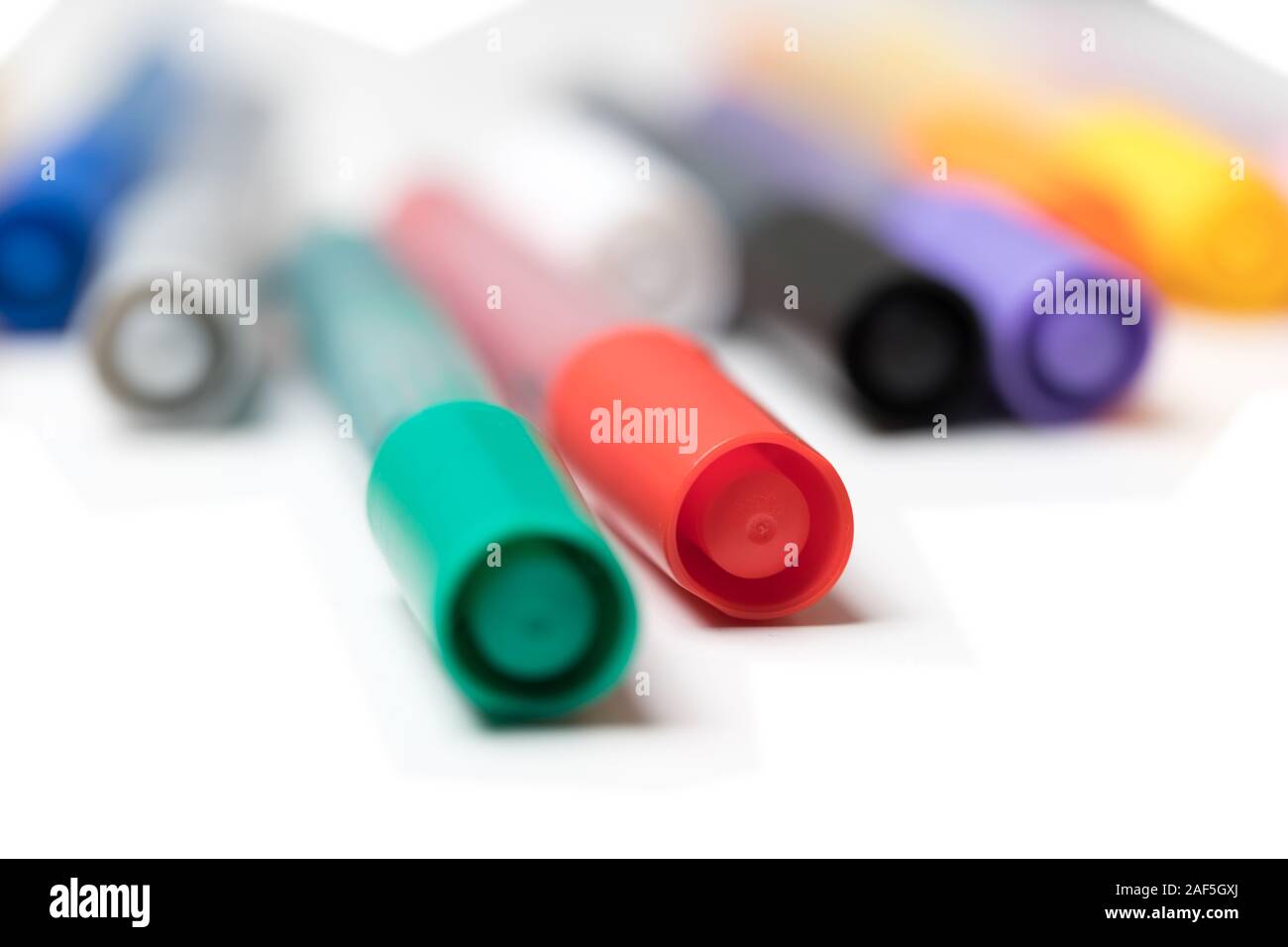 Moderne isolierte farbige Stifte Hintergrund Stockfoto