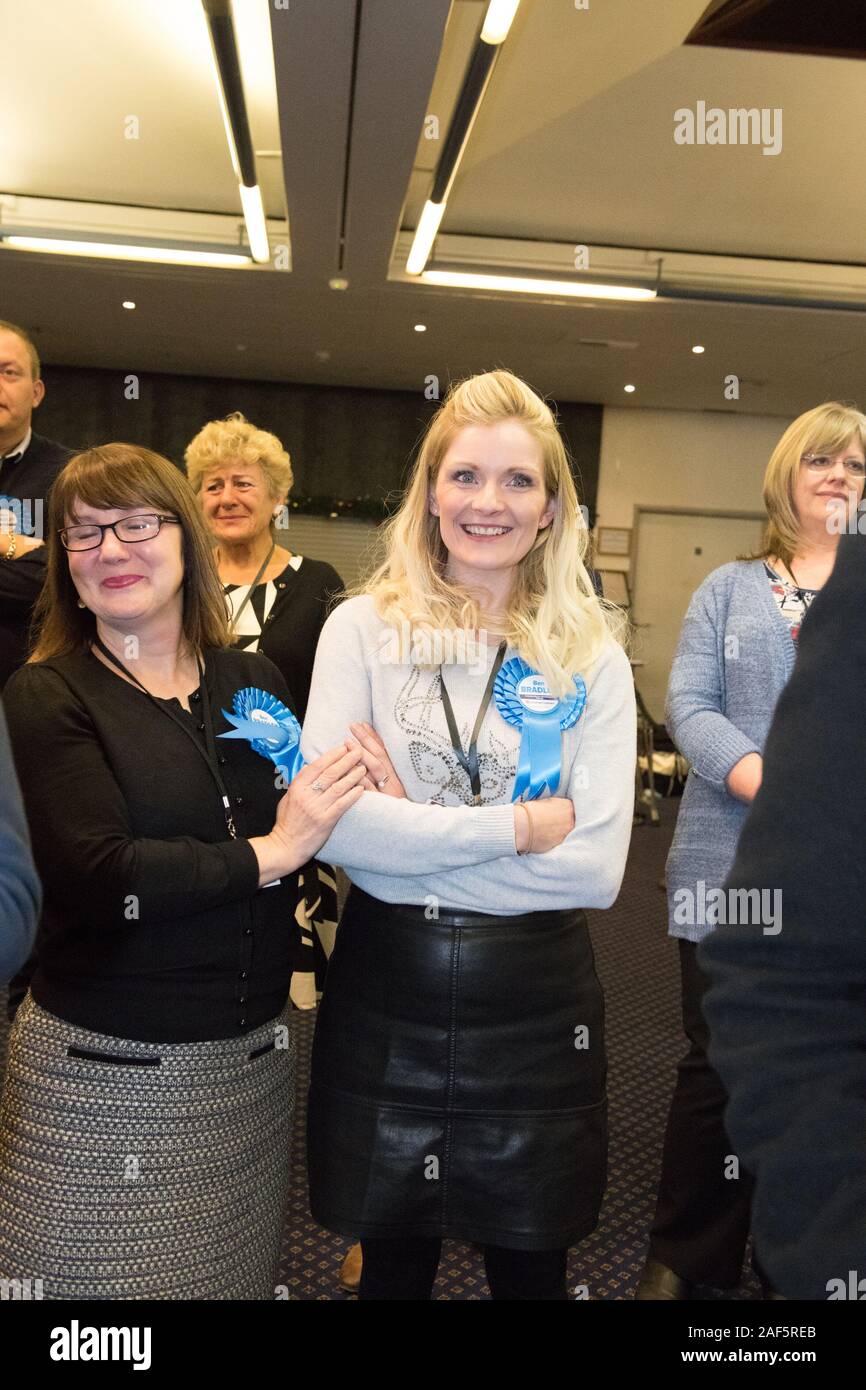 Britischen Wahlen, Mansfield, Nottinghamshire, England, UK. 13. Dezember, 2019. Ben Bradley behält diese parlamentarischen Sitz für die Konservative Partei mit einer erhöhten Mehrheit über sein nächster Rivale der Labour Party Kandidat Sonya Ward. Dieser parlamentarischen Sitz, der von der Labour Party bei den Parlamentswahlen 2017 gewann, hatte eine entscheidende Schlacht zwischen den beiden wichtigsten Parteien in dieser Wahl geworden. Credit: Alan Beastall/Alamy leben Nachrichten Stockfoto