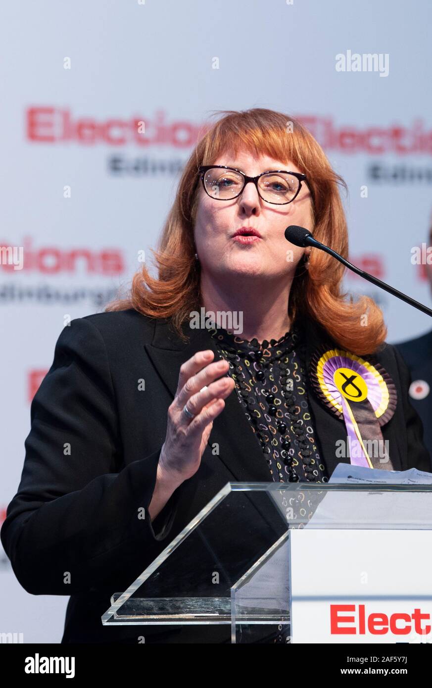 SNP Kandidat für Edinburgh Norden und Leith Deidre Brock behält ihren Sitz an der Royal Highland Centre, Edinburgh, für den britischen Parlamentarischen Wahlen. PA-Foto. Bild Datum: Donnerstag, Dezember 13, 2019. Siehe PA Geschichte Politik Wahl. Photo Credit: Lesley Martin/PA-Kabel Stockfoto