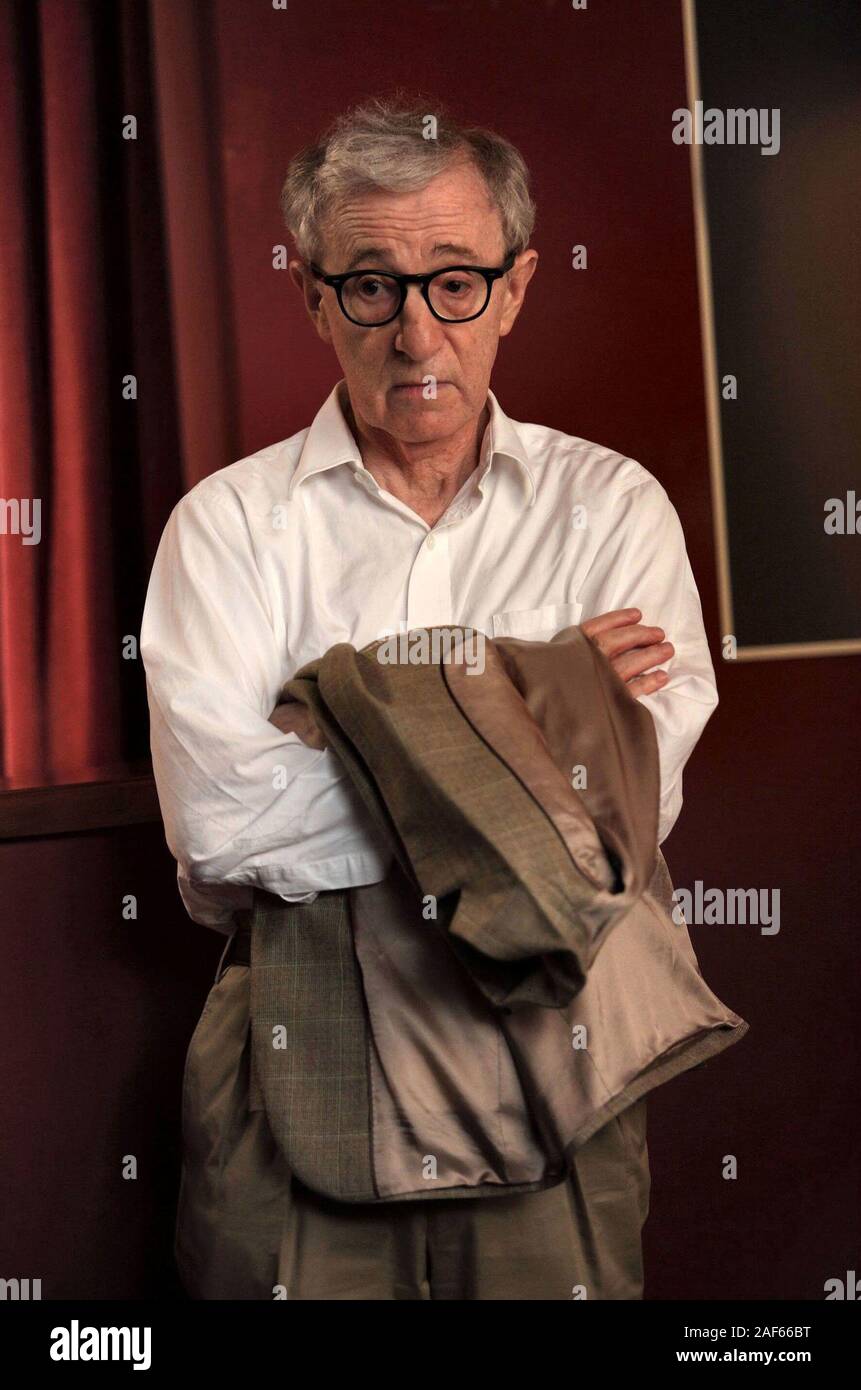 WOODY ALLEN IN ROM MIT DER LIEBE (2012), Woody Allen geleitet. Credit: MEDUSA FILM/Album Stockfoto WOODY ALLEN IN ROM MIT DER LIEBE (2012), Woody Allen geleitet. Credit: MEDUSA FILM/Album Stockfoto