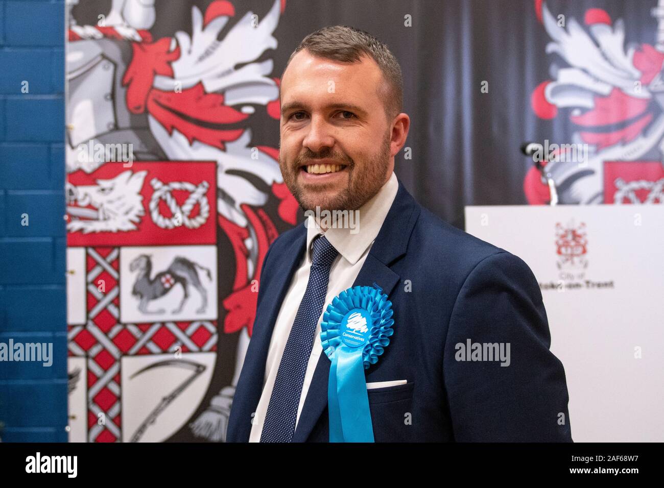 Stoke-on-Trent, Großbritannien. 13. Dezember 2019. Neue Konservative MP für Stoke Norden Jonathan Gullis in Fenton Manor. Die Konservative Partei gewann alle drei Stoke-on-Trent sitze, wenn Ergebnisse genannt wurden kurz nach 4 Uhr. Credit: Benjamin Wareing/Alamy leben Nachrichten Stockfoto