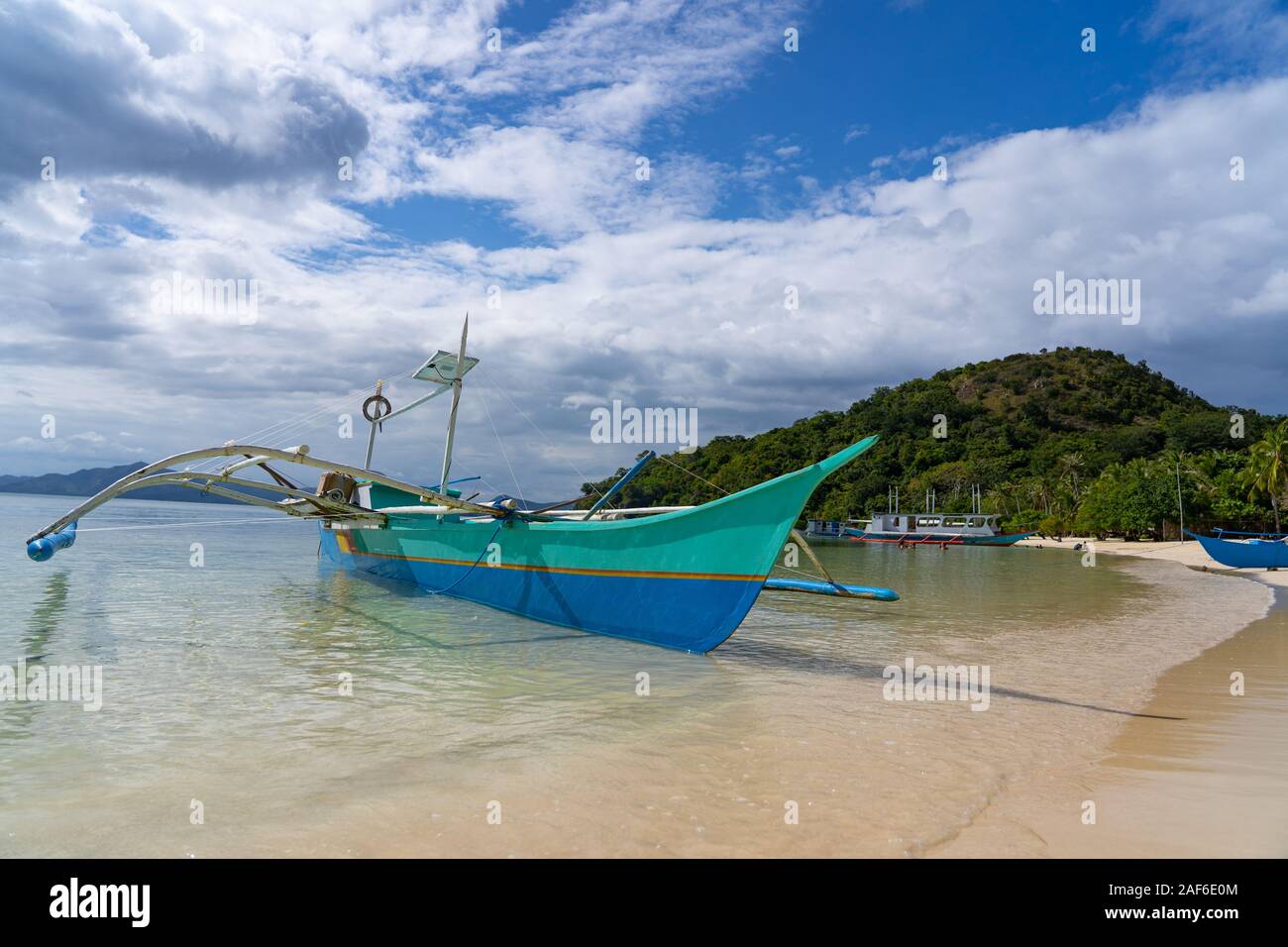 Ein auslegerboot günstig im Coco Beach, Coron, Philippinen Stockfoto