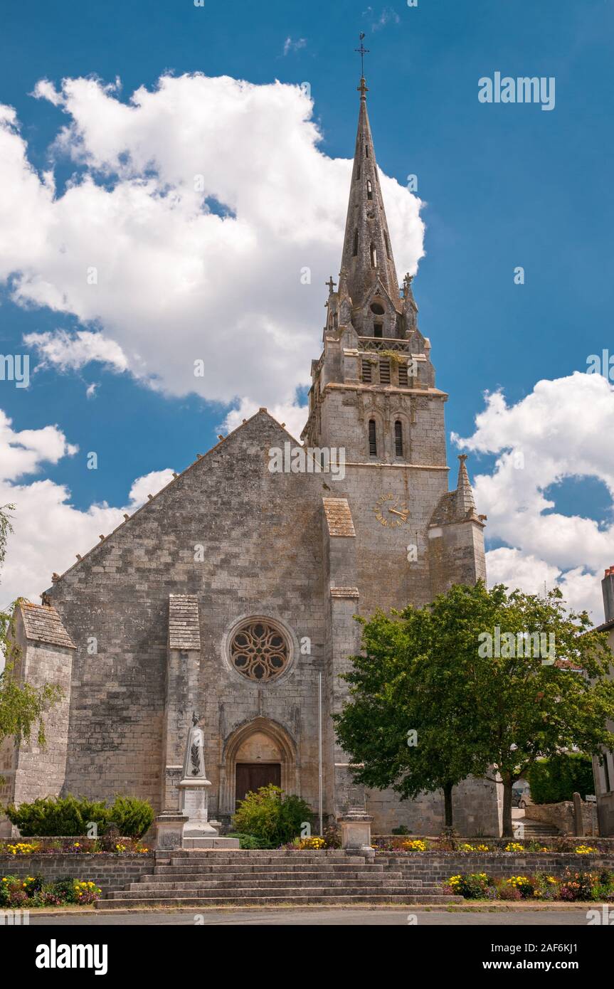 Kirche von La Mothe-Saint-Heray, 15. Jahrhundert, Alpes-de-Haute-Provence, Nouvelle-Aquitaine, Frankreich. Stockfoto