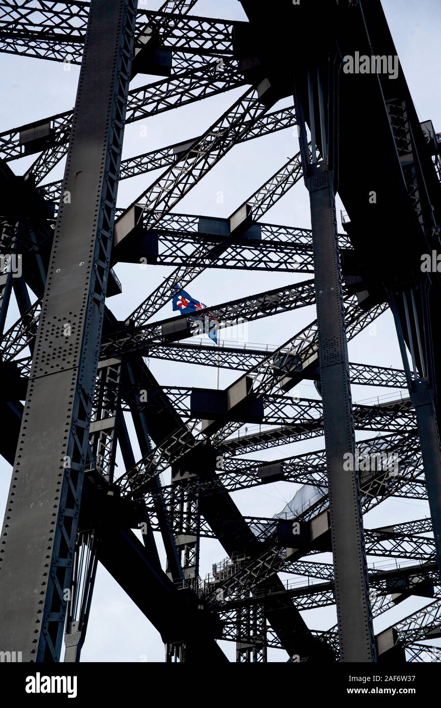Die massiven Stahlträger, die den Bogen von der Sydney Harbour Bridge, Formular Stockfoto