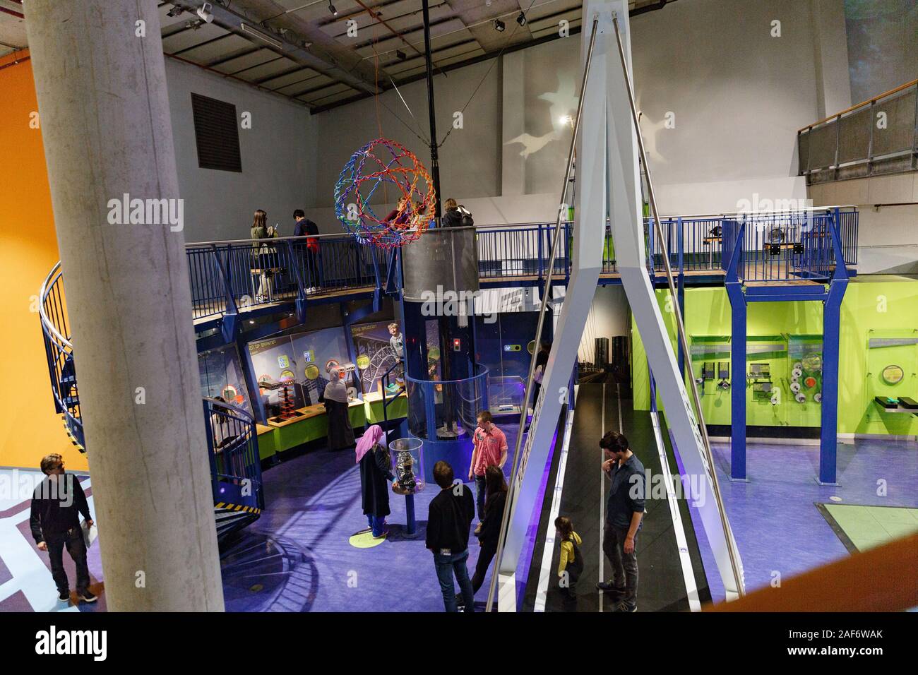 Interieur des Science Center Nemo in Amsterdam. Das Museum hat seinen