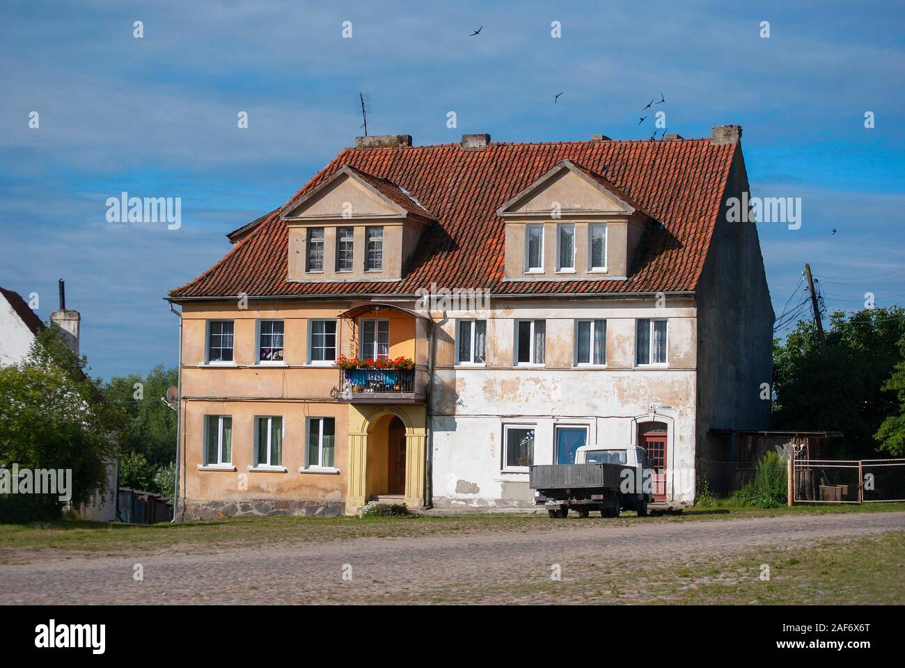 Alte ehemals Deutsches Haus in Domnovo Dorf, der Region Kaliningrad, Russland Stockfoto