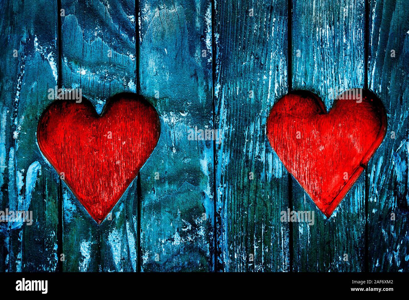 Architektur Detail - Liebe Valentinstag Herzen im alten Holz geschnitzt. Stockfoto