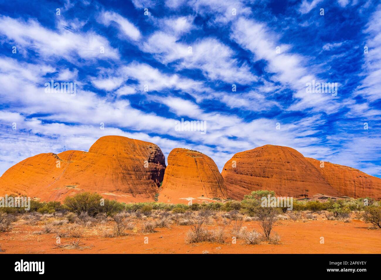 Einzigartige Wolkenformationen über die Olgas, wie Kata Tjuta im Outback Australien bekannt Stockfoto
