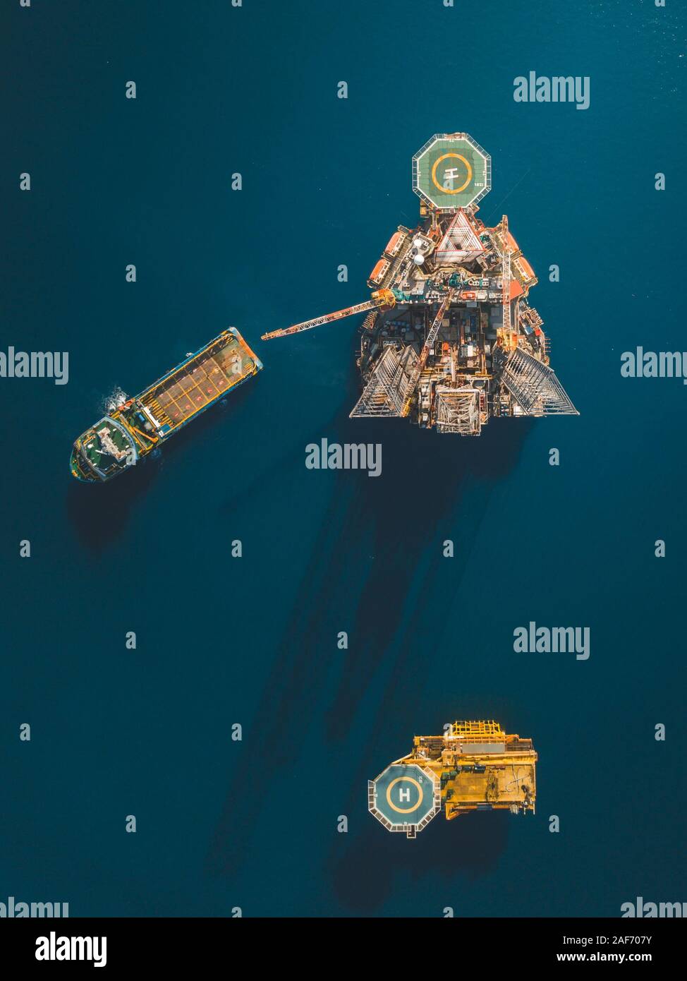 Luftbild während des Bohrbetriebs im Offshore-Ölfeld Stockfoto