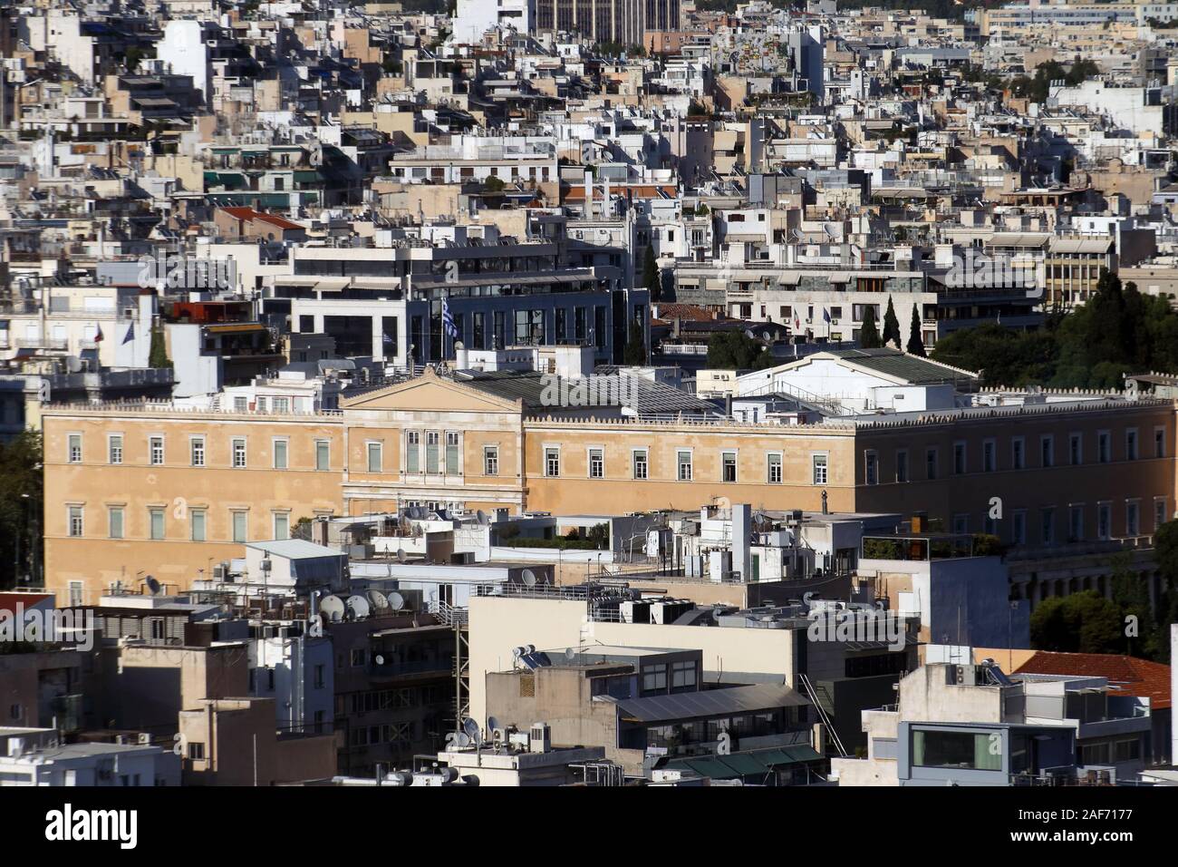 Athen, Griechenland - 20. Juli 2019: Der Sitz des Griechischen Parlaments von der Akropolis fotografiert. Stockfoto