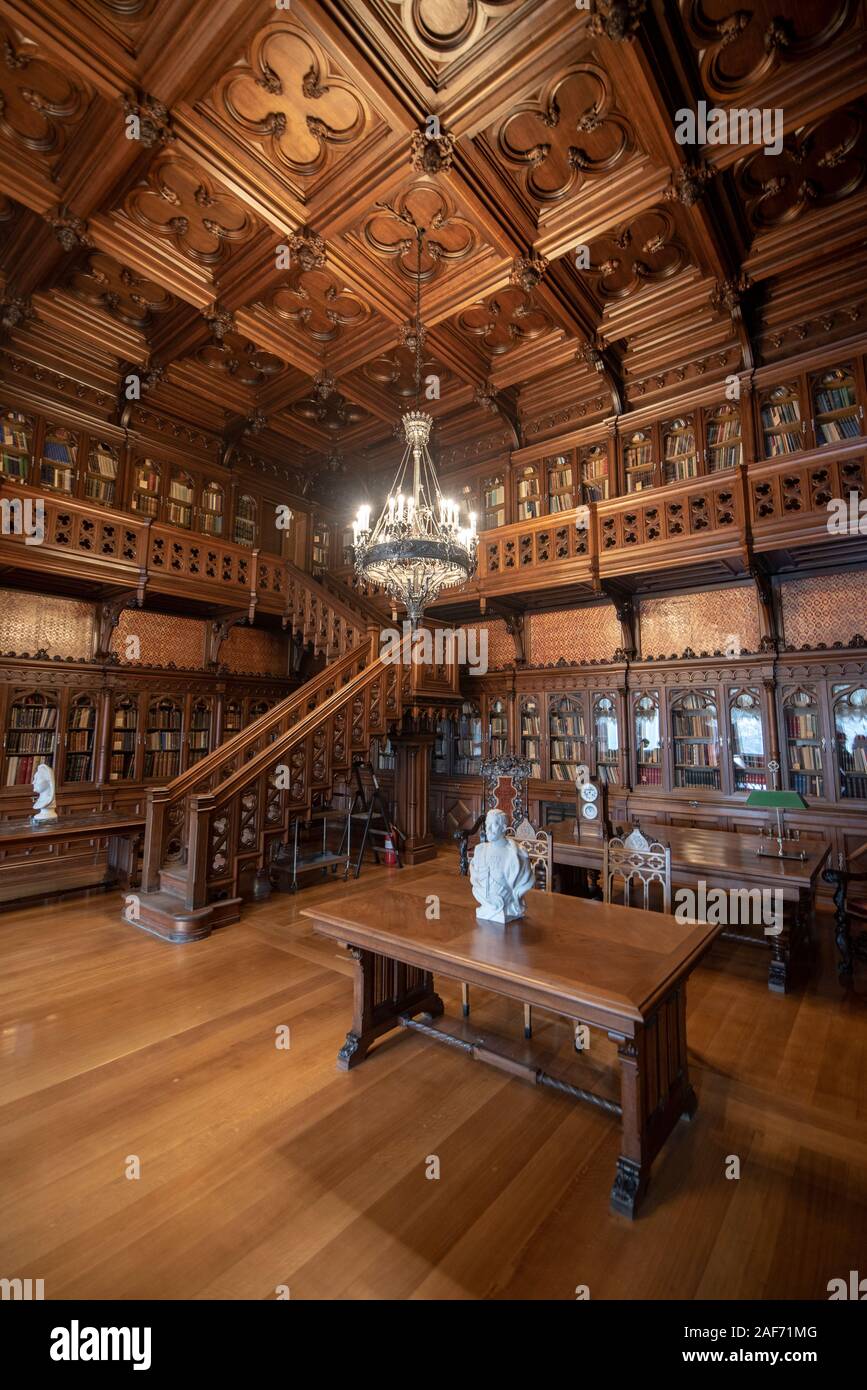 Interieur aus Holz der Bibliothek innerhalb der Eremitage von Kunst und Kultur im Winter Palace in St. Petersburg, Russland Stockfoto