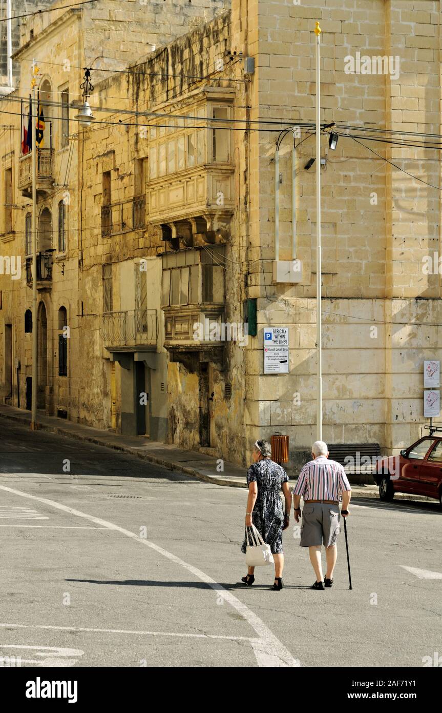 Ältere Paare in Birgu (Vittoriosa), Malta Stockfoto
