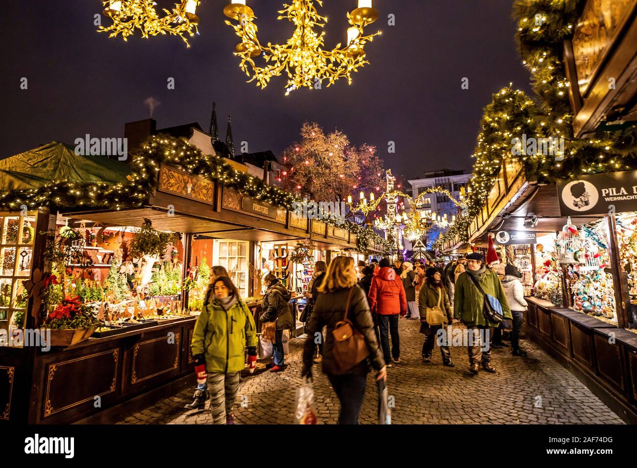 Köln, Weihnachtsmarkt auf dem Alter Markt, Stockfoto