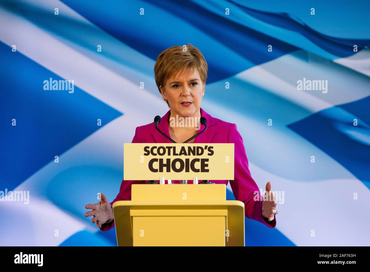 Edinburgh, Schottland, Großbritannien. 13. Dez 2019. Erster Minister von Schottland Nicola Sturgeon macht Rede in Edinburgh folgende SNP Erfolge in Schottland an der allgemeinen Wahl. Sie erklärte, dass ihr Hauptziel ist nun ein weiteres Referendum über die Unabhängigkeit Schottlands zu suchen, sie sagte, daß die grosse SNP Gewinne in Schottland gab ihr ein Mandat ein weiteres Referendum durchzuführen. Iain Masterton/Alamy leben Nachrichten Stockfoto