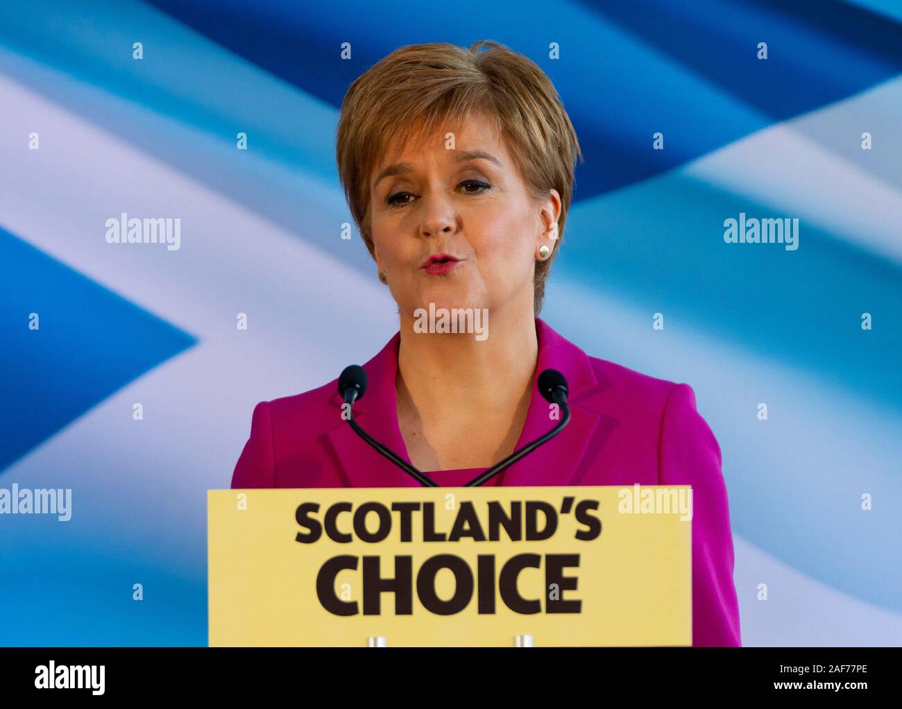 Edinburgh, Schottland, Großbritannien. 13. Dez 2019. Erster Minister von Schottland Nicola Sturgeon macht Rede in Edinburgh folgende SNP Erfolge in Schottland an der allgemeinen Wahl. Sie erklärte, dass ihr Hauptziel ist nun ein weiteres Referendum über die Unabhängigkeit Schottlands zu suchen, sie sagte, daß die grosse SNP Gewinne in Schottland gab ihr ein Mandat ein weiteres Referendum durchzuführen. Iain Masterton/Alamy leben Nachrichten Stockfoto