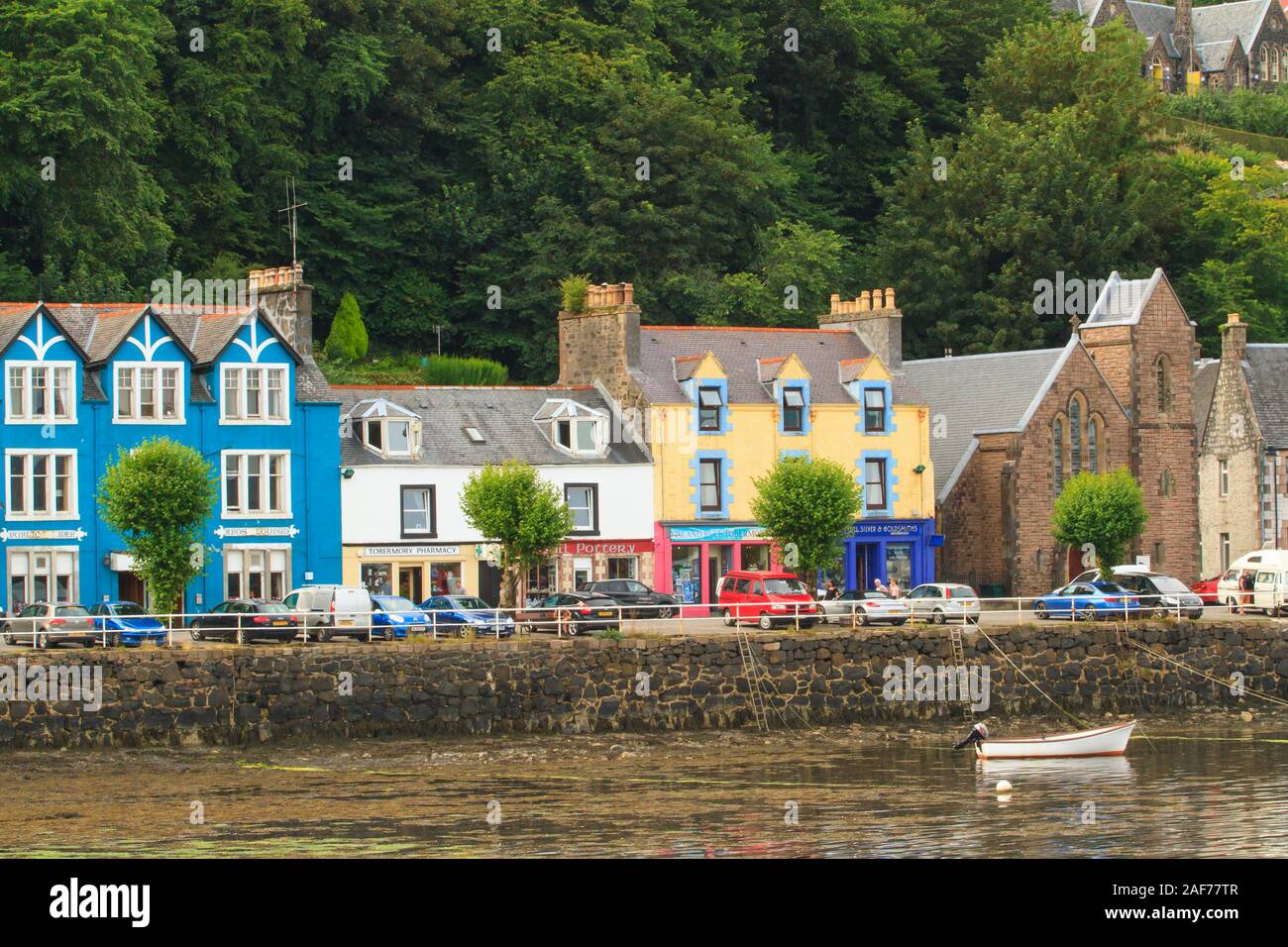 Bunte Häuser auf den Hafen von Tobermory auf der Isle of Mull ein beliebtes Reiseziel in Schottland und in der BBC-TV-Serie Balamory verwendet Stockfoto