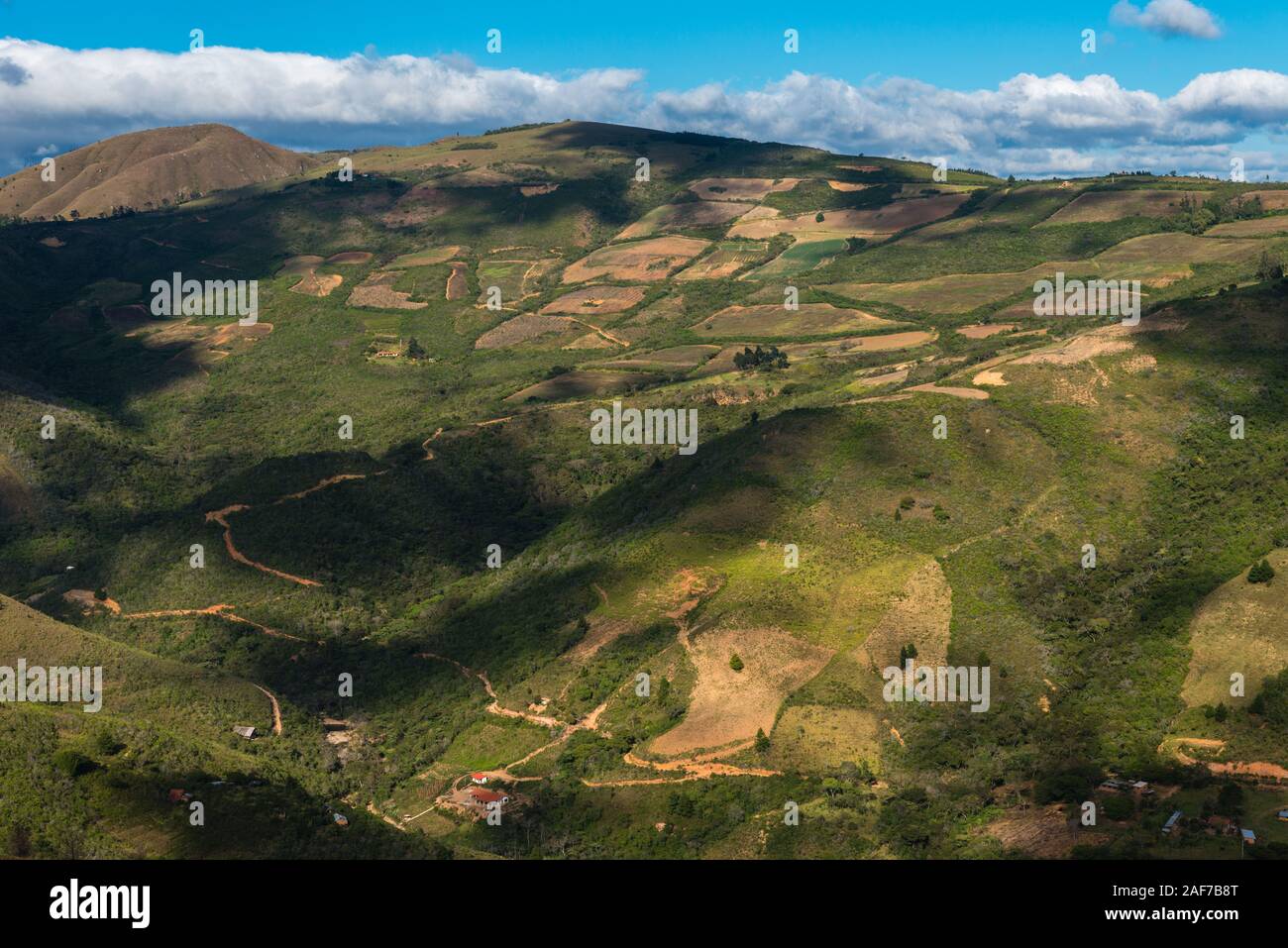Hügelige Landschaft aus dem historischen Ort El Fuerte, UNESCO-Weltkulturerbe, Samaipata, Departement Santa Cruz, Bolivien, Lateinamerika Stockfoto